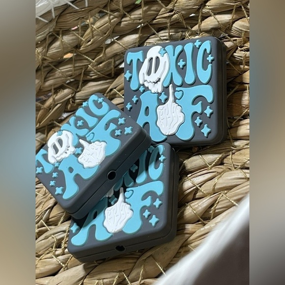Toxic AF Skull silicone beads - Picture 2 of 5